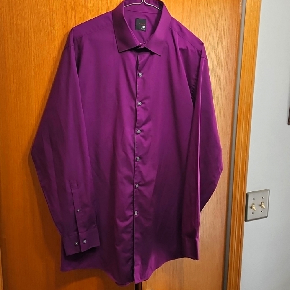 Men's long sleeve modern fit dress shirt